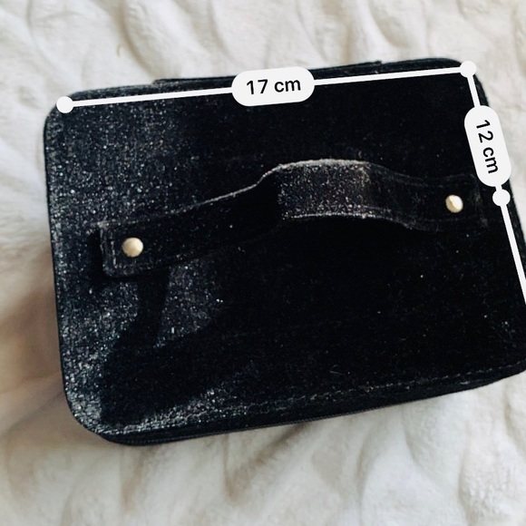 💎5/$25💎 Black Faux Suede Makeup Organizer - Picture 8 of 8